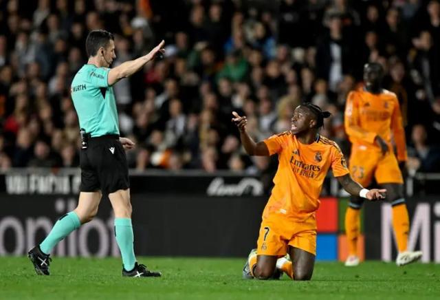 瓦伦西亚门将神勇表现，西甲保级赛区形势混乱的简单介绍