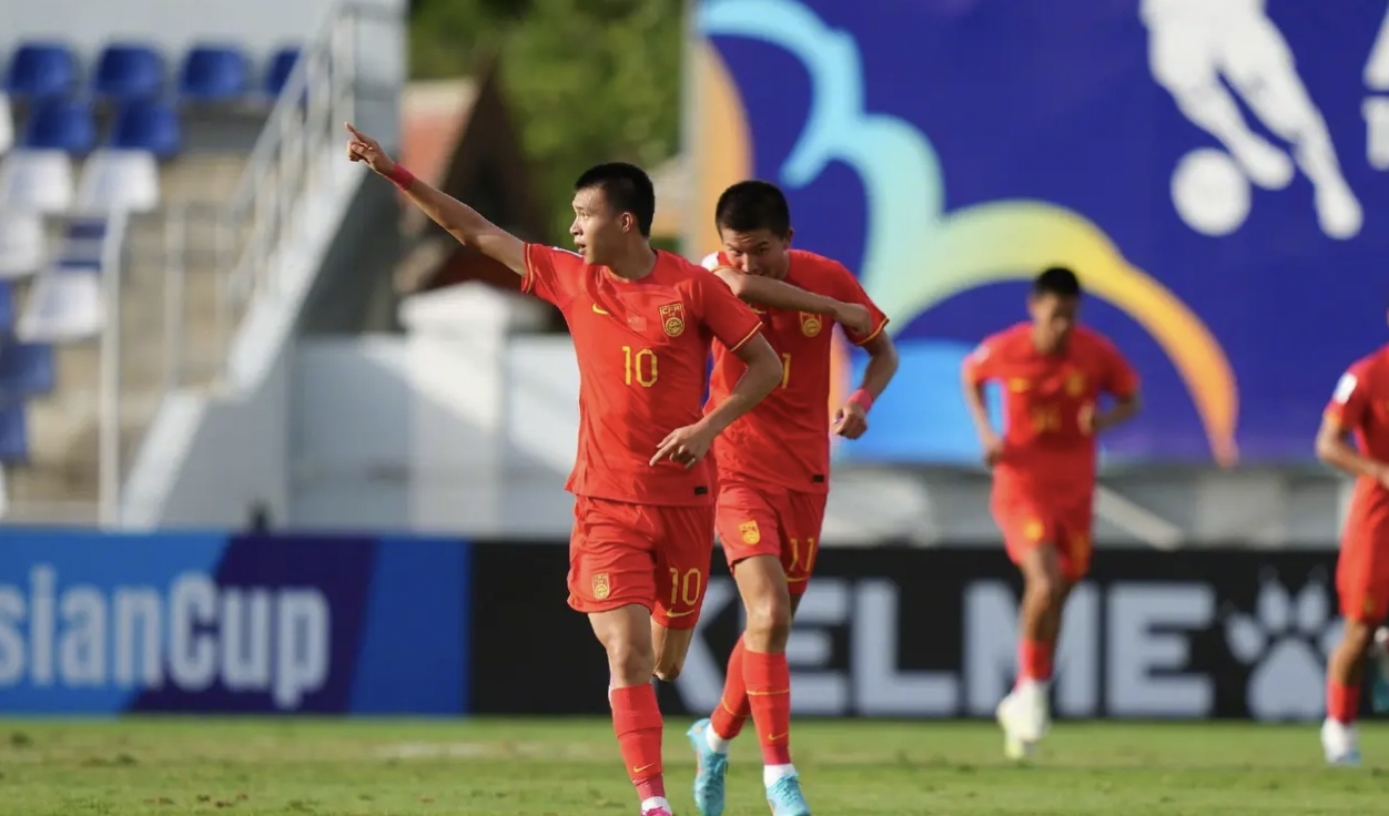 关于国足备战氛围热烈，备战备受关注的信息